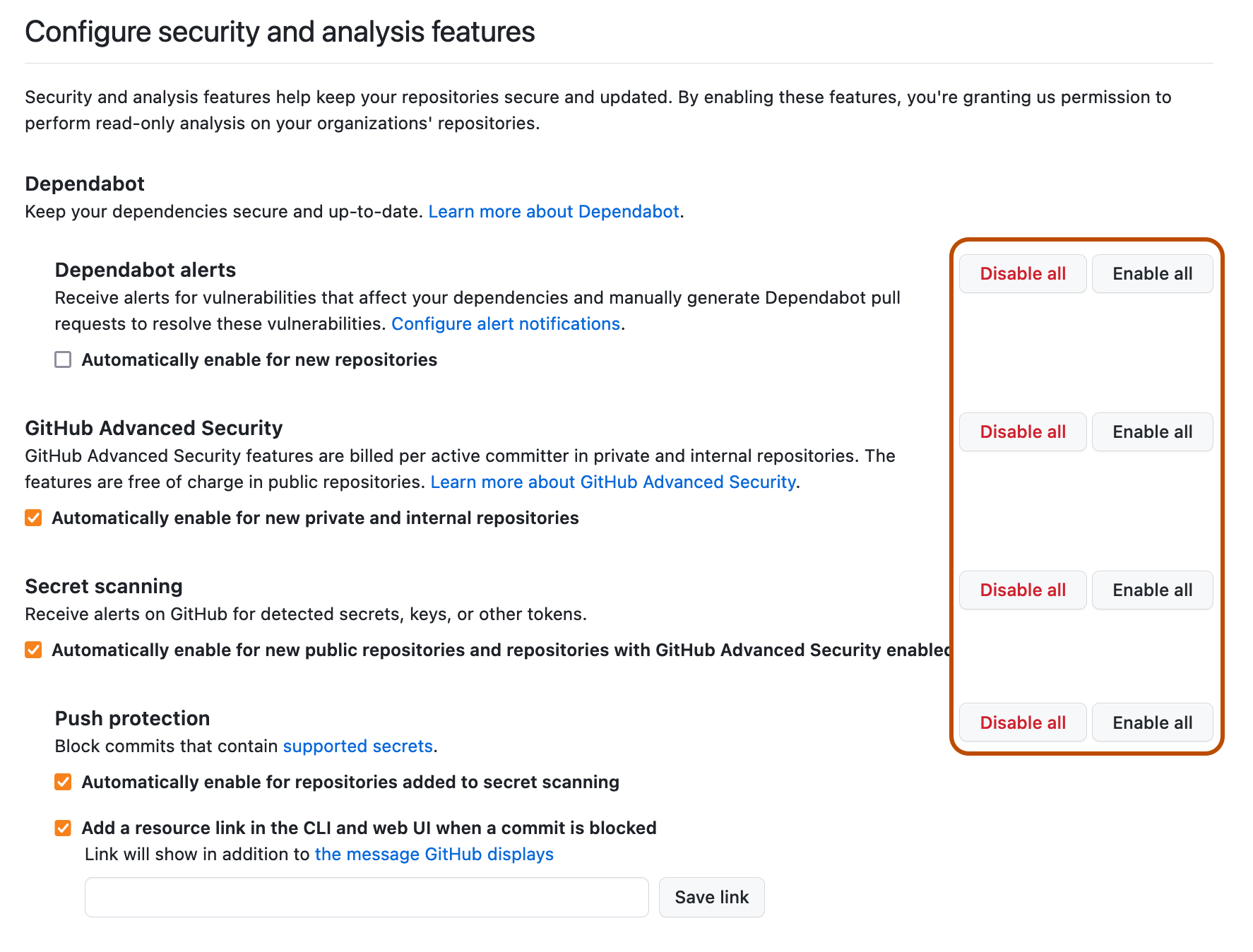 Captura de pantalla de la sección "Configurar características de seguridad y análisis" de la configuración empresarial. A la derecha de cada configuración se muestran los botones "Habilitar todo" y "Deshabilitar todo", que se resaltan en naranja oscuro.